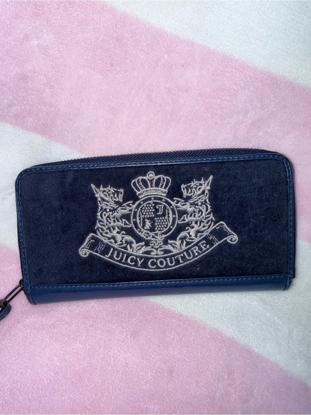 Vintage Juicy Couture Navy and White Crest Scottie Dog Zip Wallet
